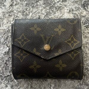 Beautiful pre loved LV wallet.